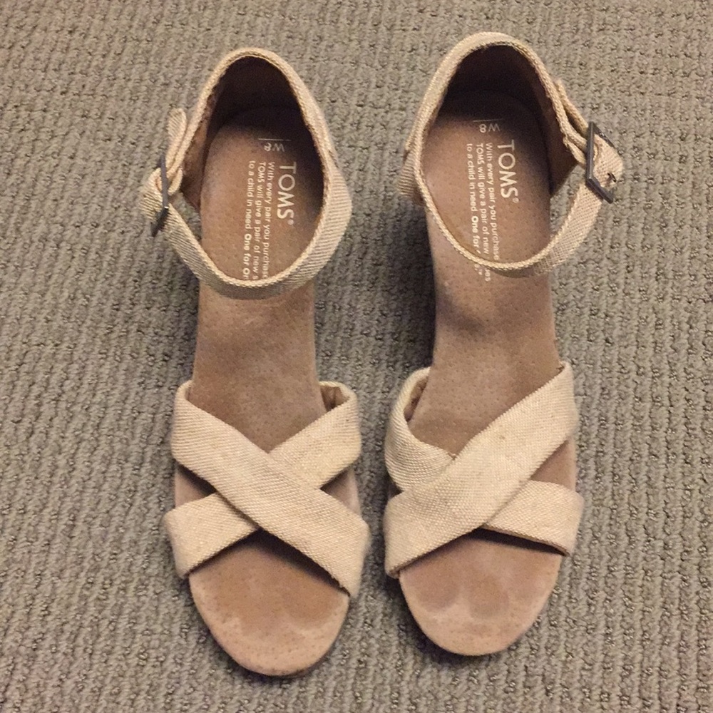 Toms tan wedges